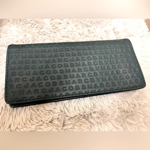 Marc by Marc Jacobs Folding Wallet - Picture 1 of 6